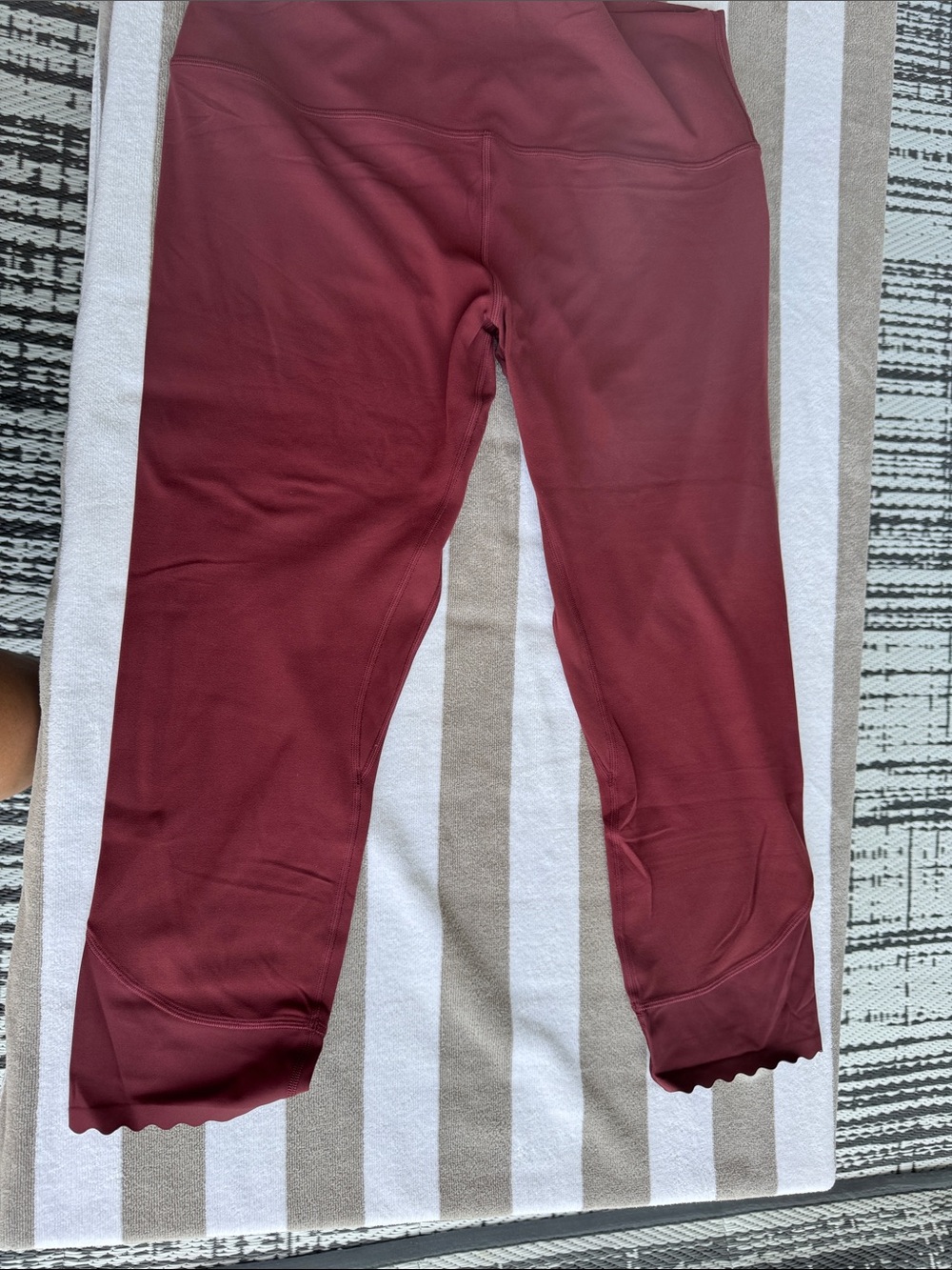 lululemon athletica Women Burgundy Capri Leggings
